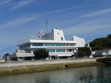 弓削島海の駅は船の形