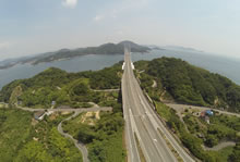 生口島から望む大三島大橋と鼻栗瀬戸