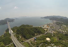 生口島から望む大三島大橋と鼻栗瀬戸